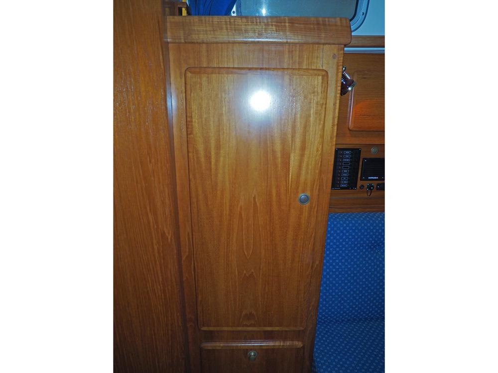 Saloon, Accommodation